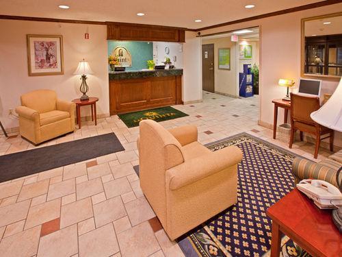 La Quinta By Wyndham Plattsburgh Hotel Interior foto